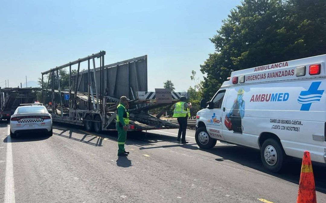 Accidente vehicular en Autopista Siglo XXI, deja dos menores con lesiones leves