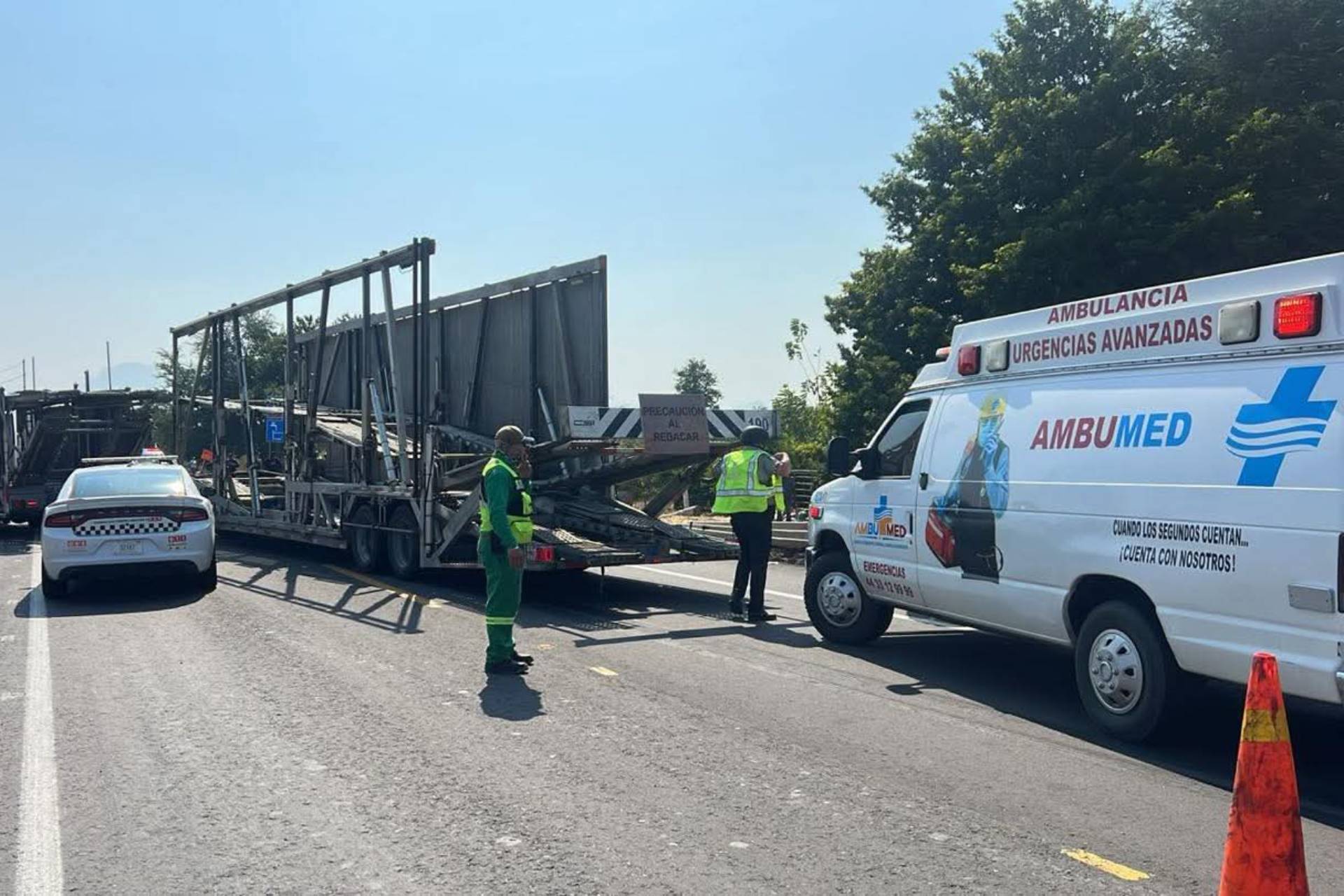 Accidente vehicular en Autopista Siglo XXI, deja dos menores con lesiones leves