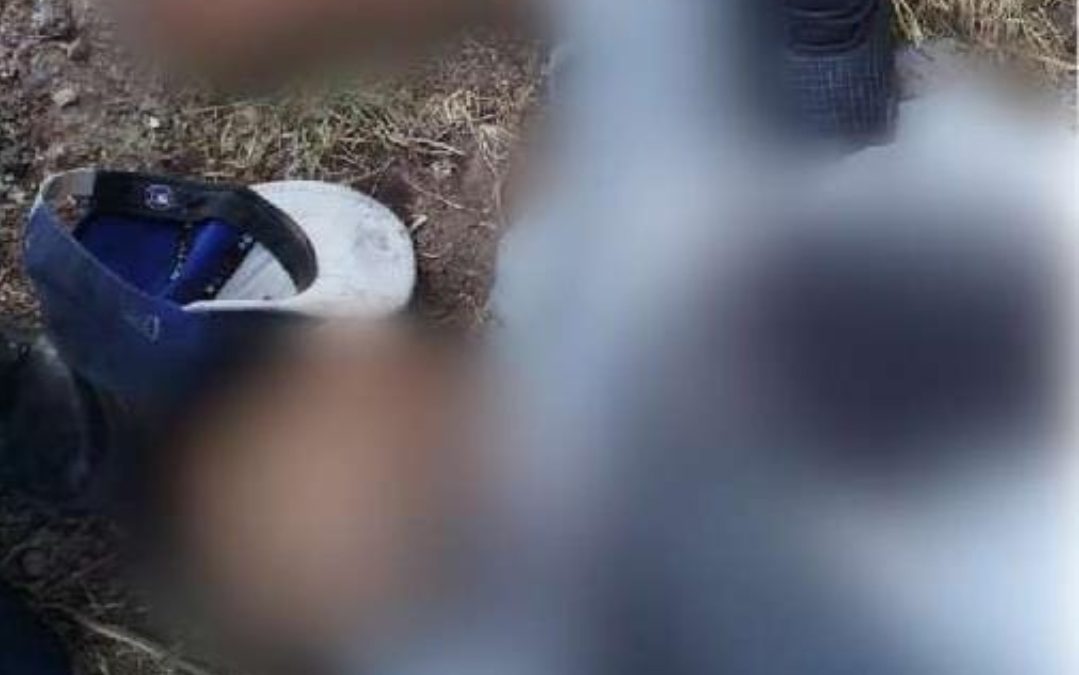 Masculino fallece por presuntas causas naturales en la vía pública, en Múgica