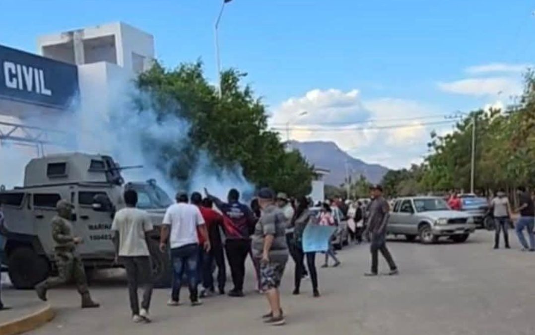 Marina despliega operativo en Huetamo; reportan 16 presuntas detenciones y confrontación con manifestantes
