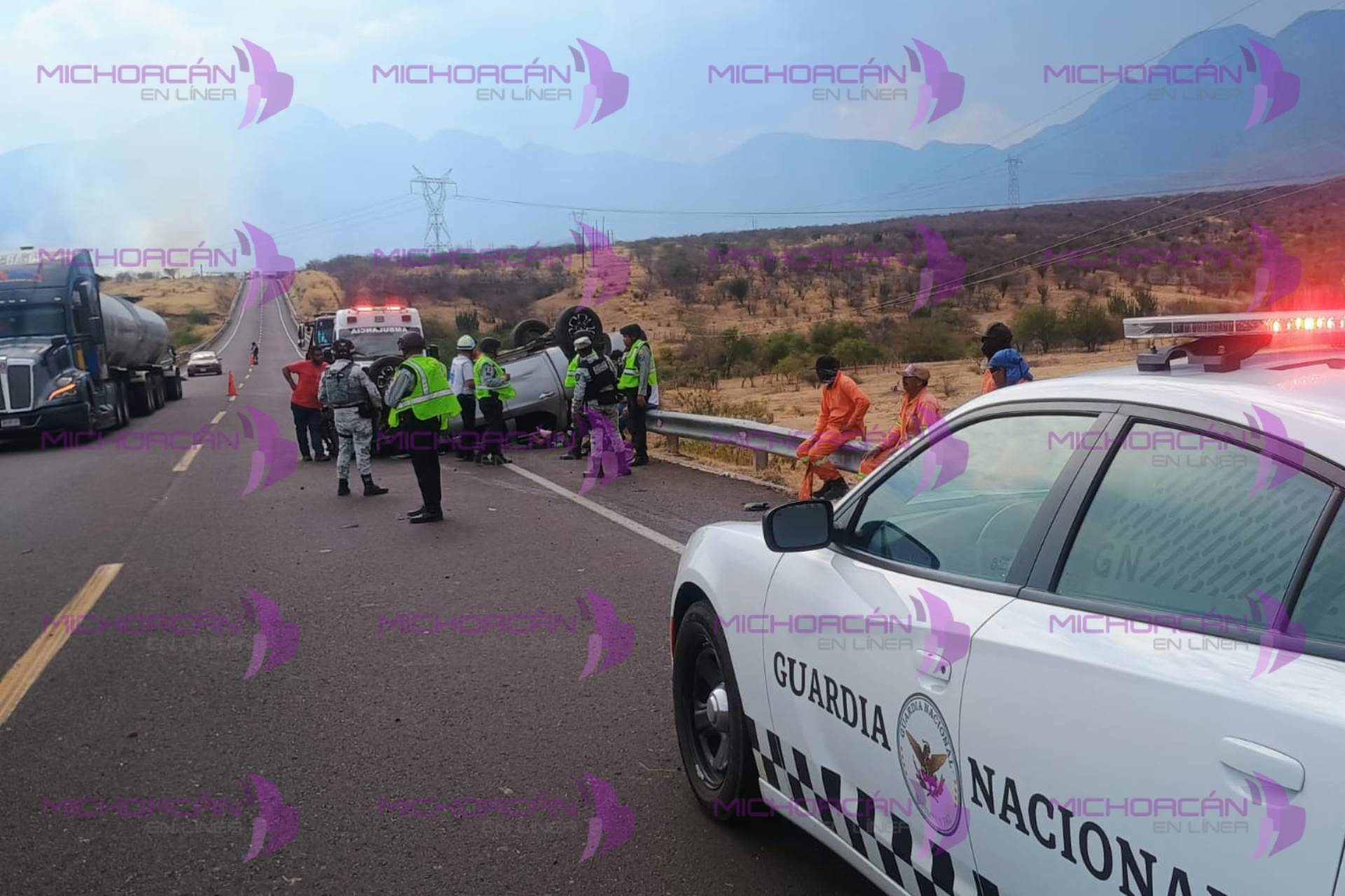 Atienden dos emergencias viales en la Autopista Siglo XXI.