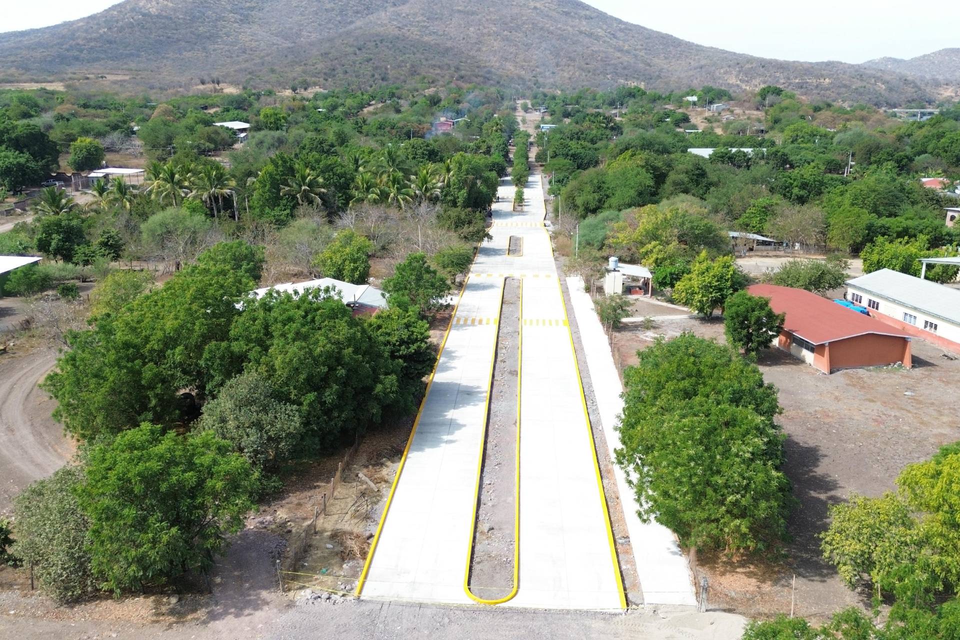 La comunidad de La Cofradía avanza en infraestructura urbana: obras con sentido, obras que dejan huella.