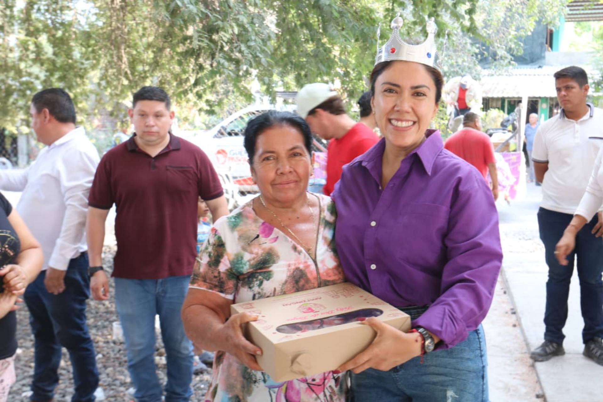 Encabeza Fanny Arreola Caravana de Reyes Magos a comunidades y colonias de Apatzingán