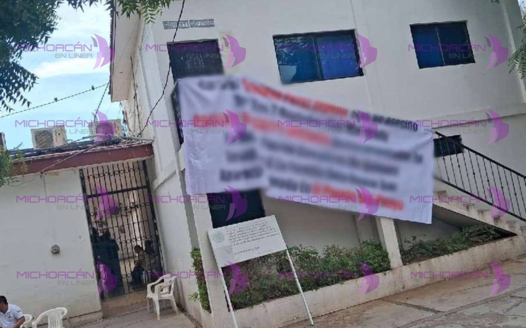 Habitantes de La Ruana se manifiestan en Buenavista Tomatlán por presunta desaparición y homicidio de seis personas.