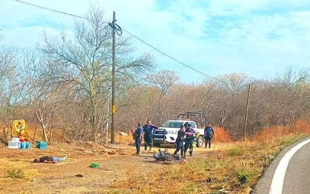Muere motociclista tras derrapar en la carretera Tepalcatepec–San Isidro