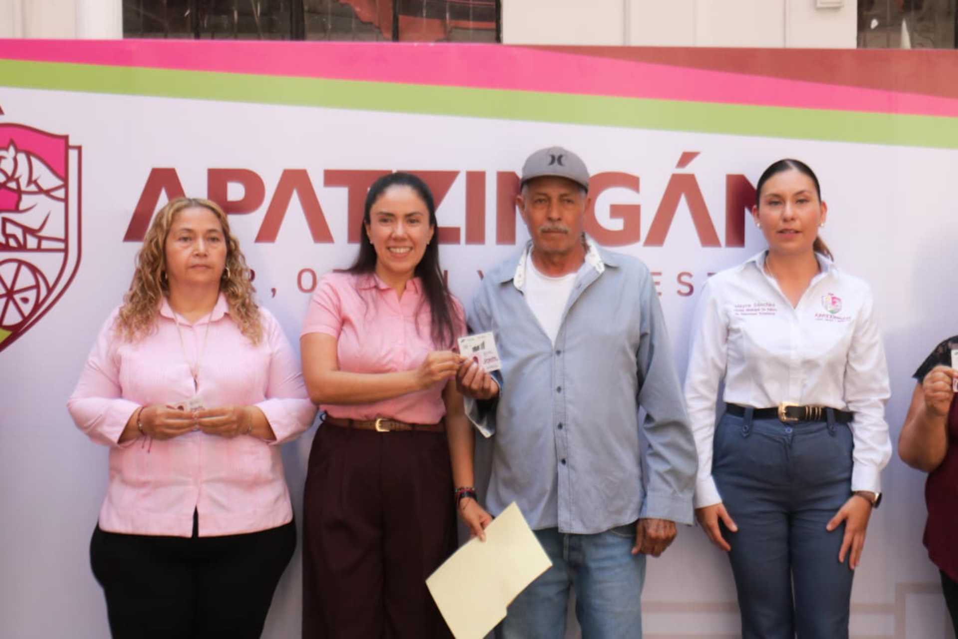 Gobierno de Apatzingán acerca Programa «Orgullo Migrante» a la ciudadanía.