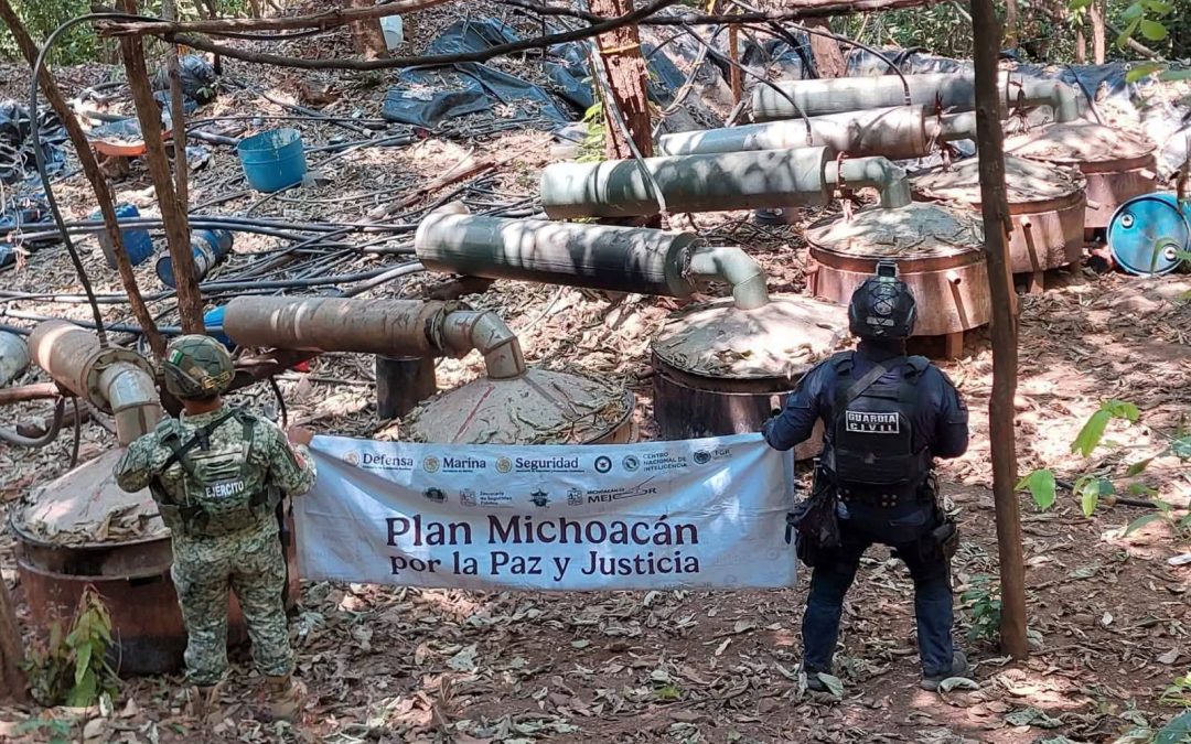 Fuerzas de seguridad desmantelan Narco Laboratorio en la región de Arteaga, Michoacán.