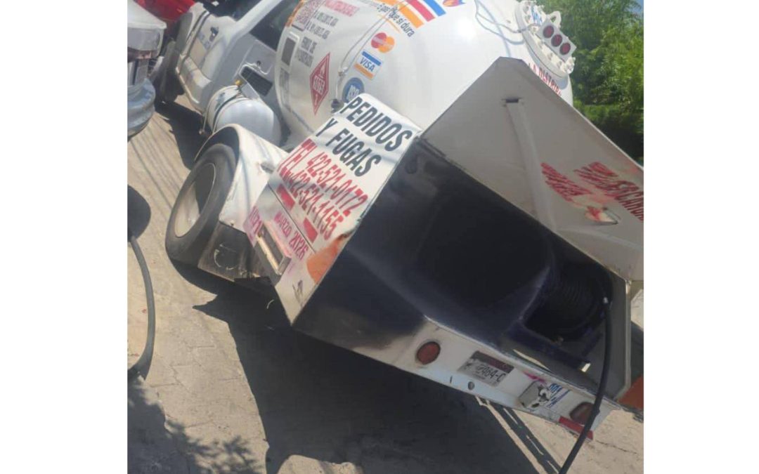 Explosión de tanque de gas deja a trabajador herido en Apatzingán