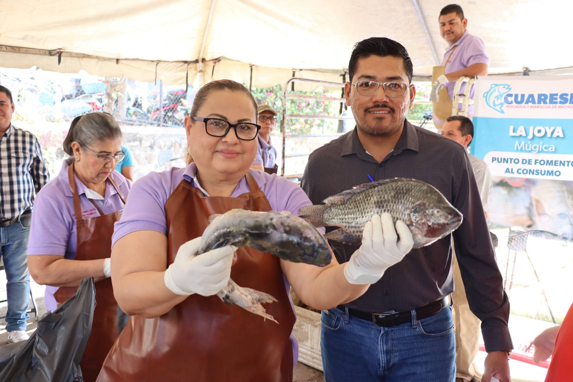 Gobierno de Apatzingán acerca pescado de calidad a bajo costo a familias, en temporada de Cuaresma.