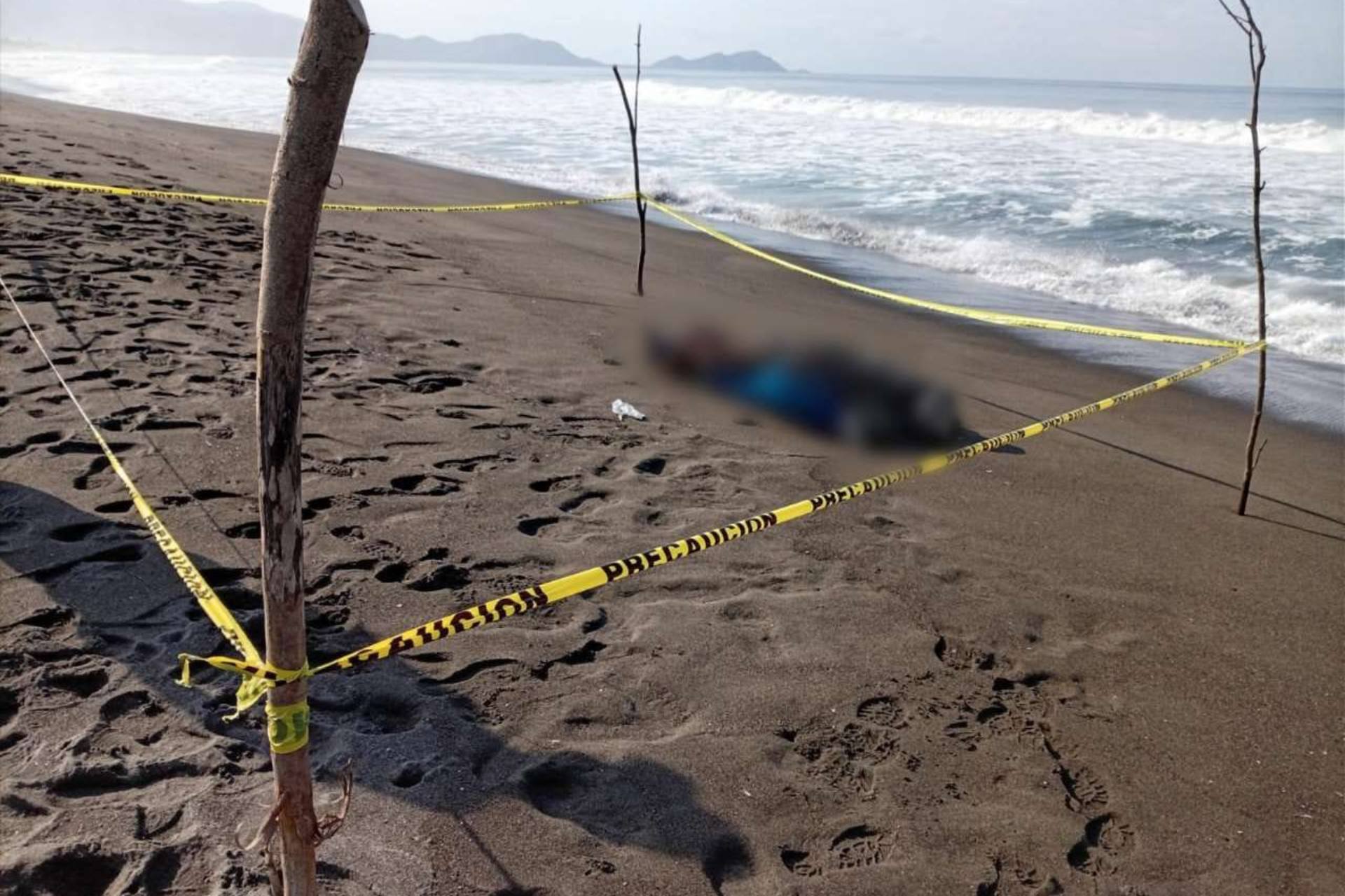 Hallan a hombre ejecutado en playas de Coahuayana