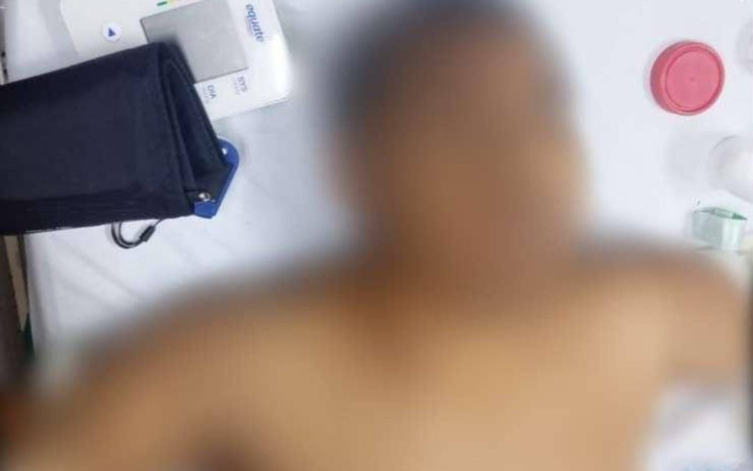 En Apatzingán Bomberos Voluntarios rescatan a Joven que presuntamente resultó gravemente herido tras pisar explosivo.