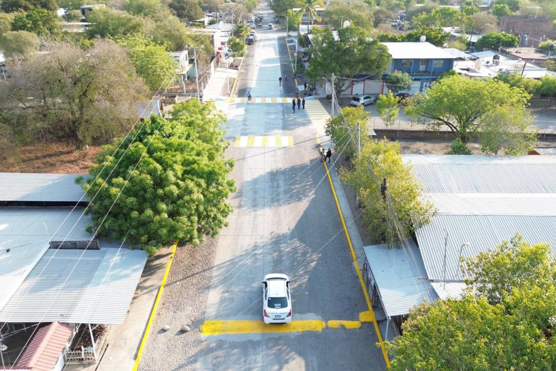 Compromiso con el bienestar: Fanny L. Arreola, inaugura nueva calle en La colonia Florida.  
