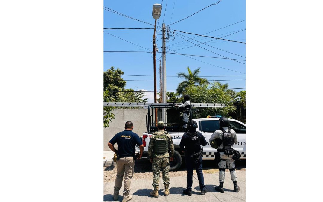 FGE desmantela red de vigilancia ilegal en Apatzingán; aseguran 14 cámaras “parásitas”
