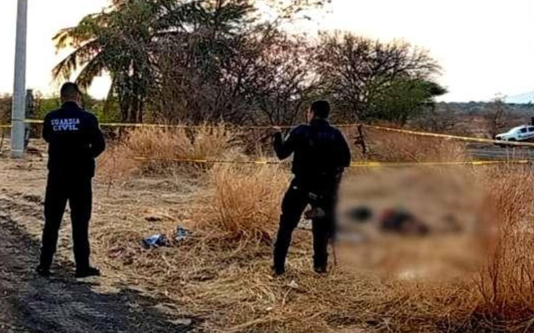 Localizan a joven sin vida con huellas de violencia en la carretera Buenavista–Tepalcatepec