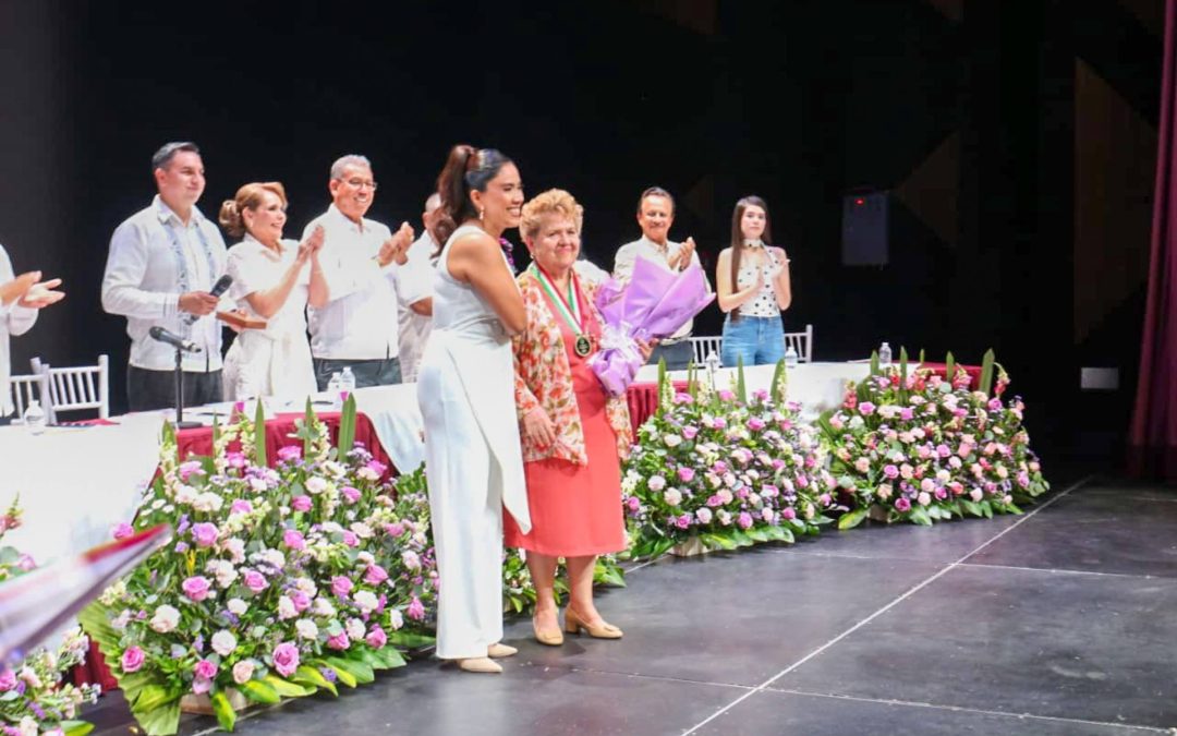 Reconocen a Yolanda Rincón Birrueta como Hija Predilecta 2026 de Apatzingán.