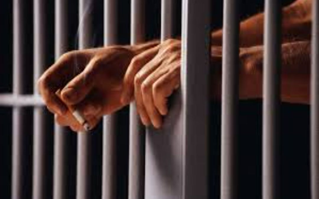 En procedimiento abreviado sentencian de 5 años de prisión a responsable de robar en una tienda de conveniencia en Apatzingán.