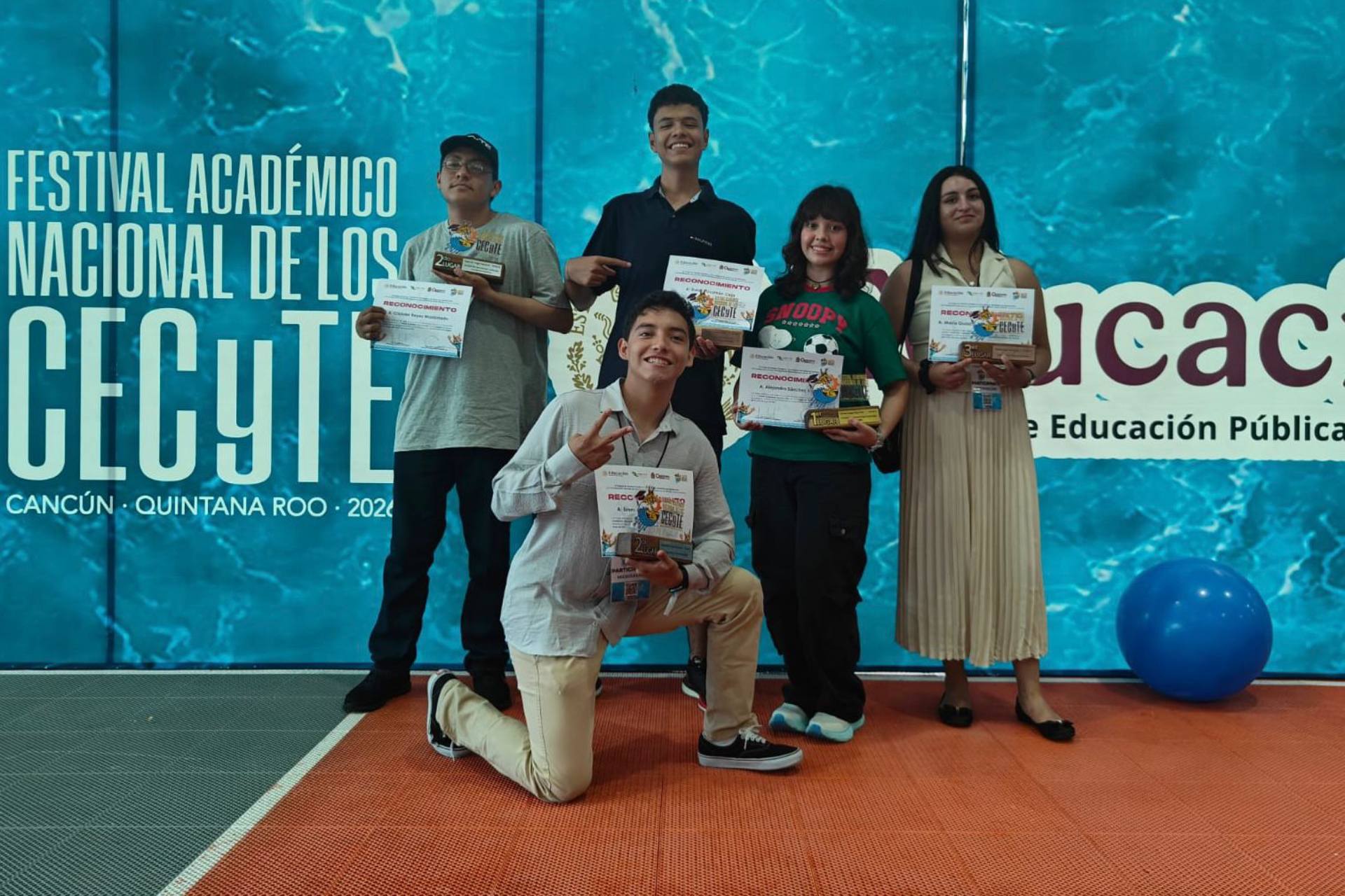 Con oro, plata y bronce, Cecytem destaca en justa académica nacional realizado en Cancún, Quintana Roo.