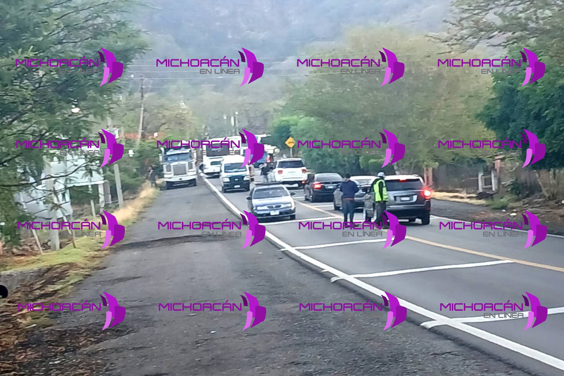 Fuertes enfrentamientos y bloqueos generan situación de riesgo en Cotija