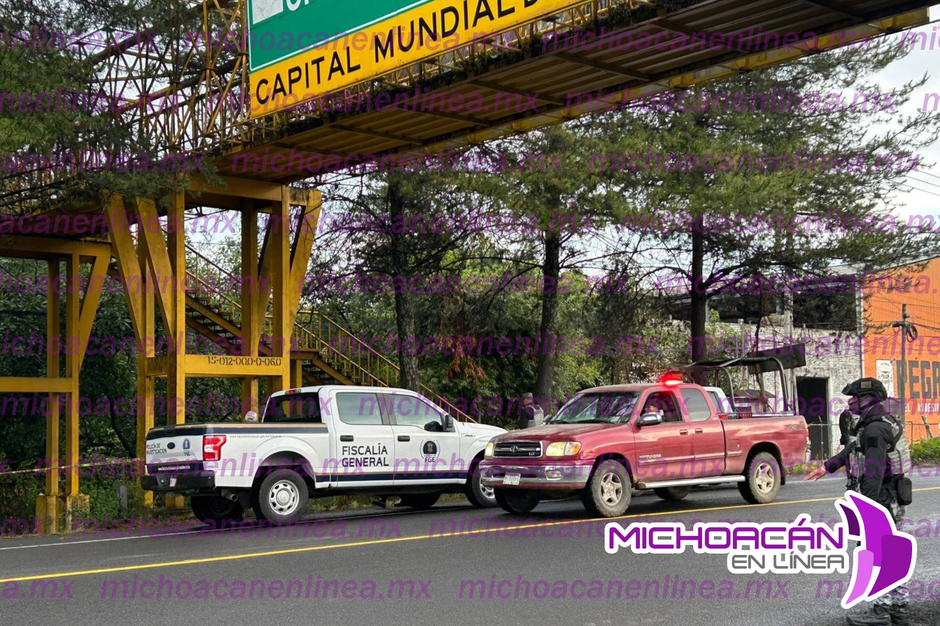 Localizan sin vida a una joven en puente peatonal de la carretera Uruapan–Paracho.
